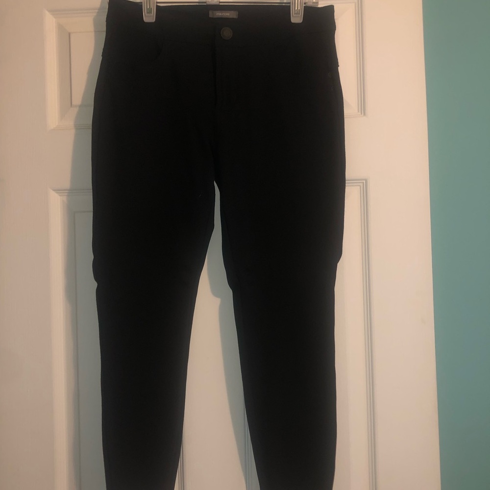 Maurice’s size medium short. Black pants. Can dress up for work or down.